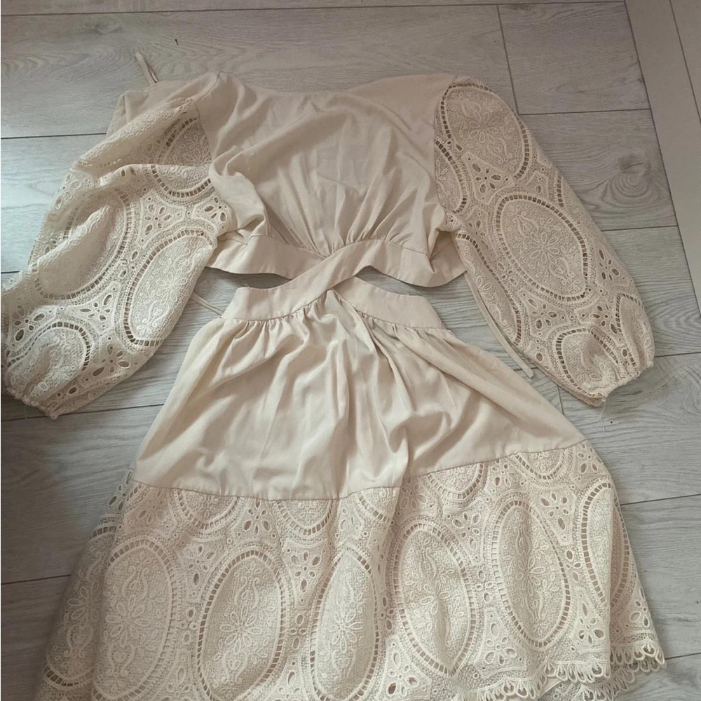 Elegant Cream Lace Dress